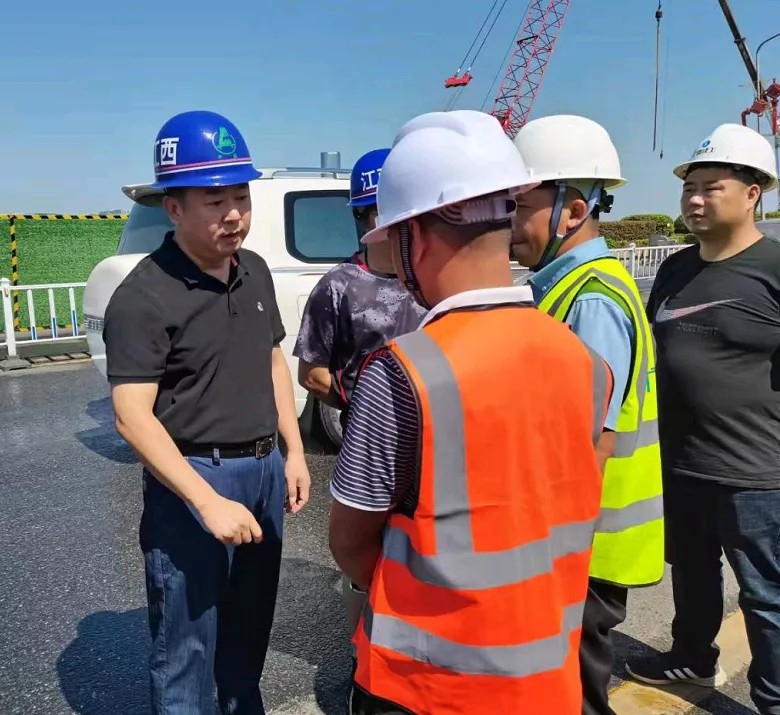 羅輝到沿江中北大道快速路改造工程、真君路隧道工程項目檢查工作