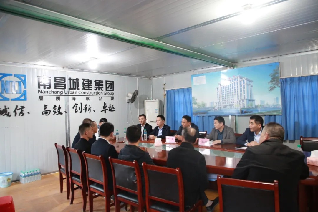 南昌城投集團人武部開(kāi)展傳承軍人精神，做集團建設發(fā)展的“排頭兵”座談會(huì )