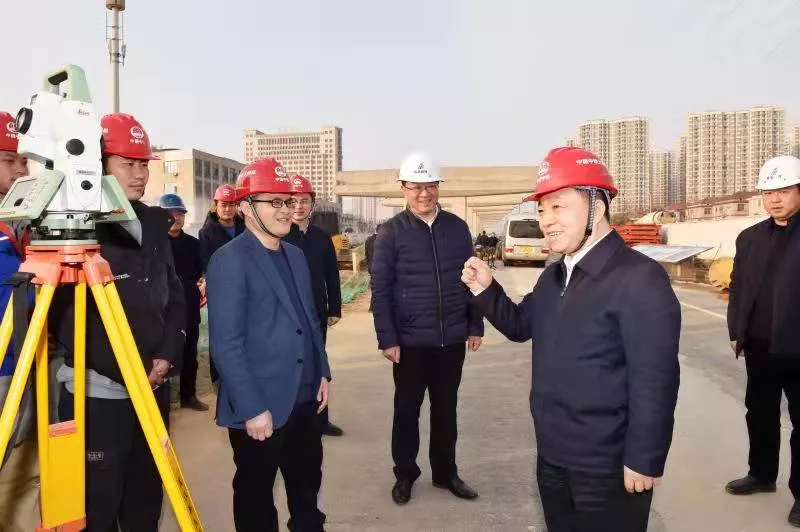 江西省委副書(shū)記、代省長(cháng)葉建春看望慰問(wèn)九洲高架東延項目一線(xiàn)職工